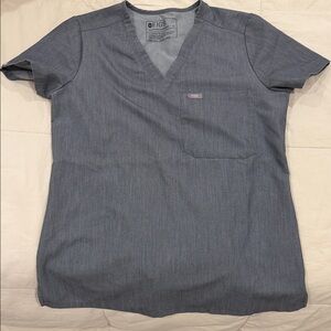 FIGS Women’s Graphite Zamora V-Neck Shirt